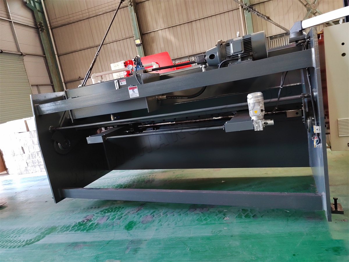 Canada220T4000 CNC Press Brake And 6x3200 Swing Beam Shearing Machine