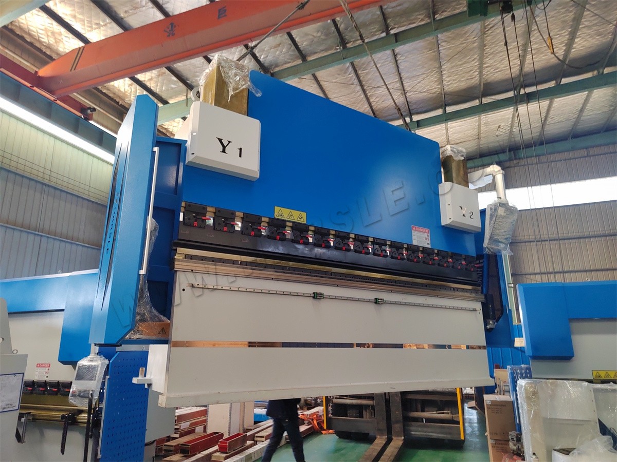 BrazilWE67K300T6000 DA53T CNC Press Brake And WE67K160T3200 DA53T
